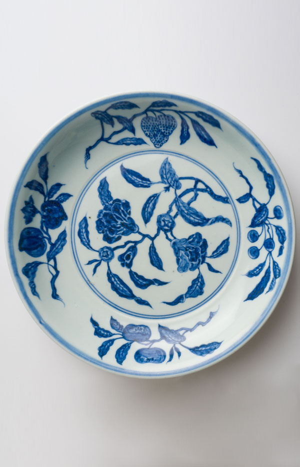 Blue and white porcelain dish from China, with decoration of fruits and flowers. From the Xuande period, 1426 – 1435 CE